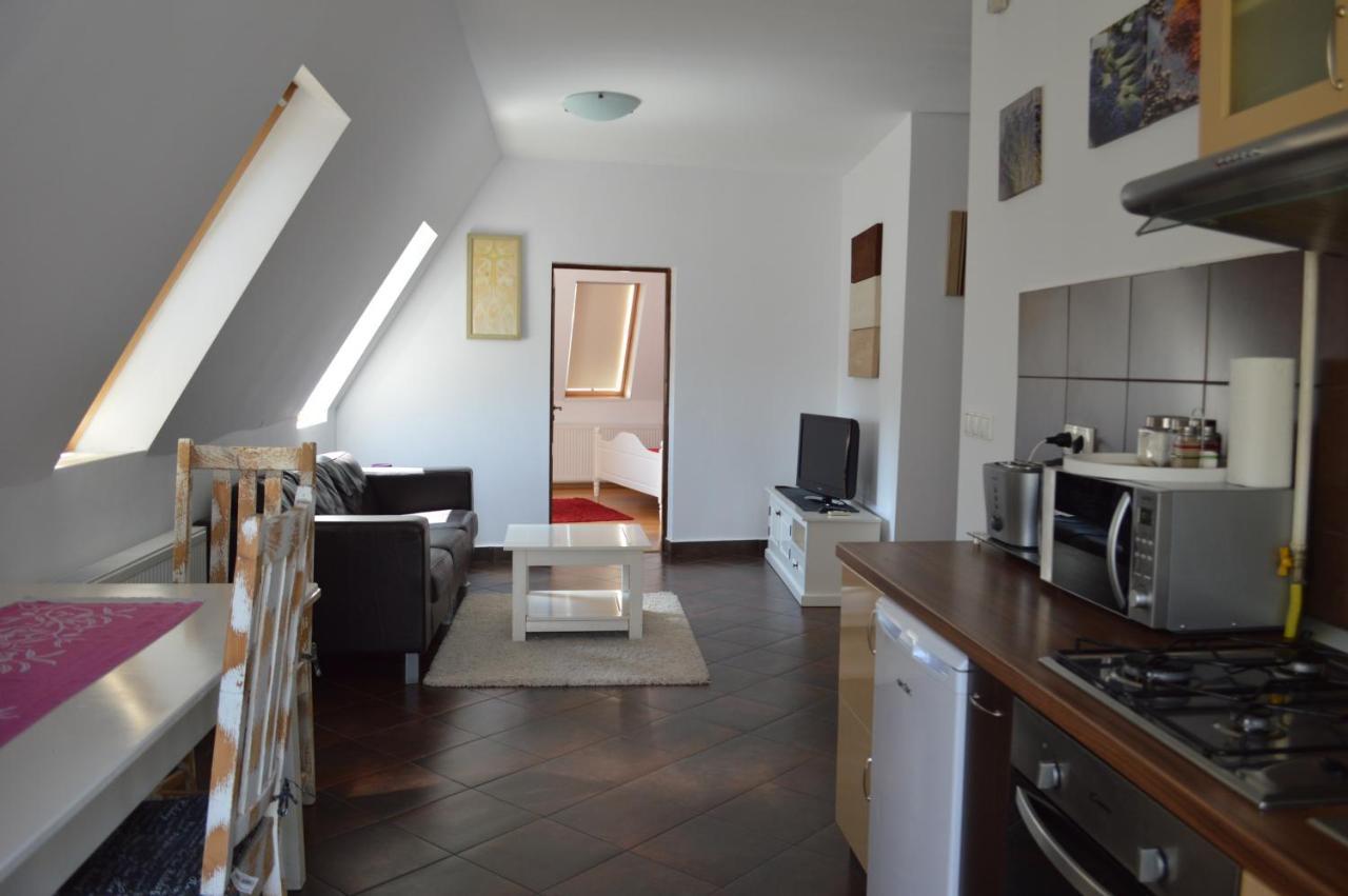 Pannonia Rooms And Apartments Сату-Маре Экстерьер фото
