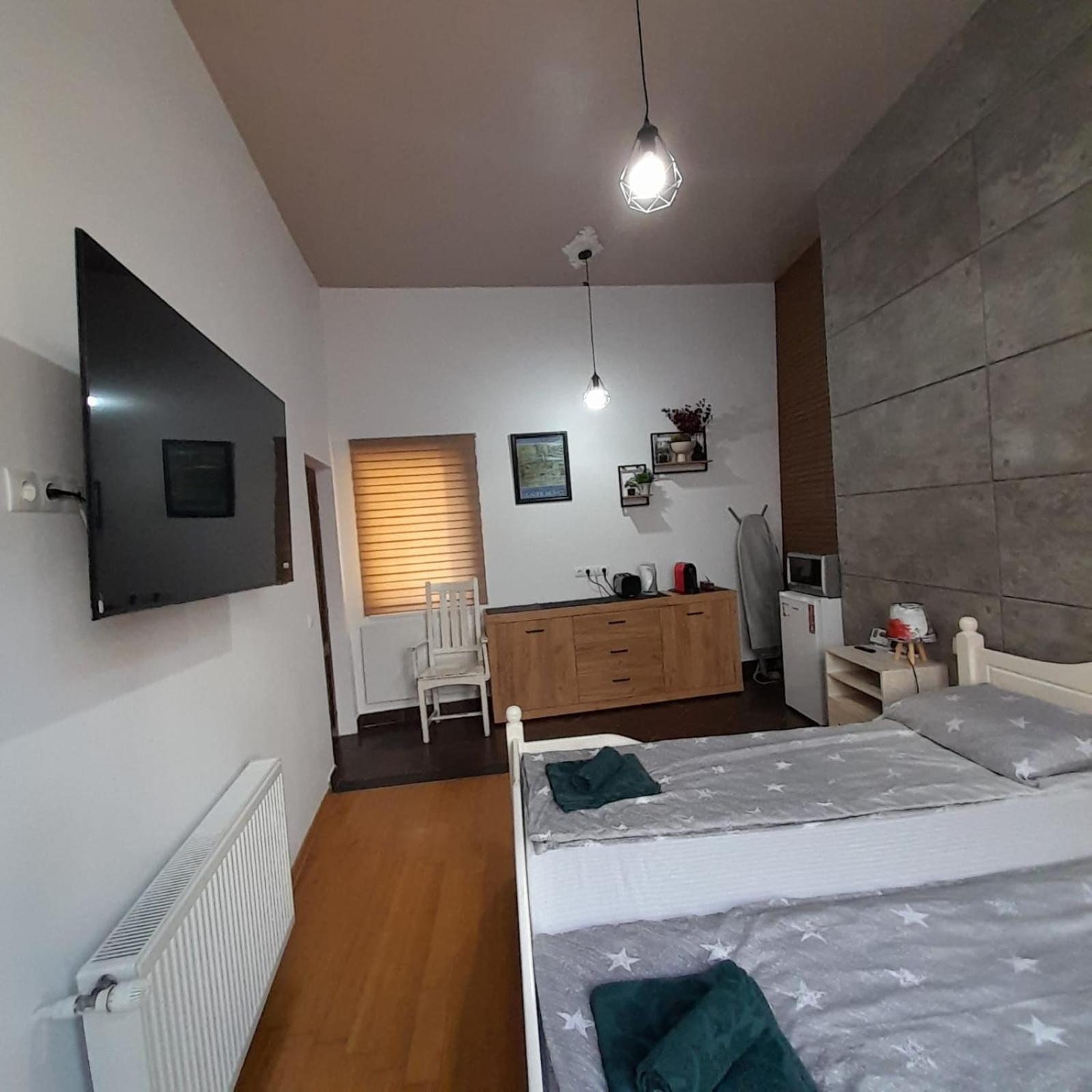Pannonia Rooms And Apartments Сату-Маре Экстерьер фото
